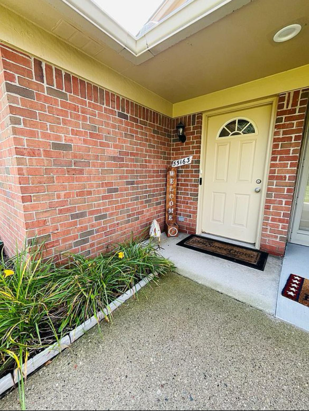 Foto del edificio - 55163 Westchester Dr