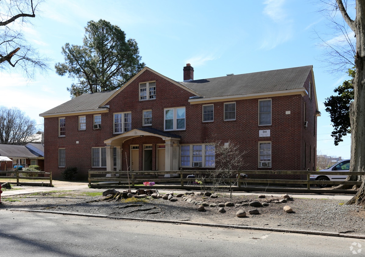 Primary Photo - 311 W Trinity Ave