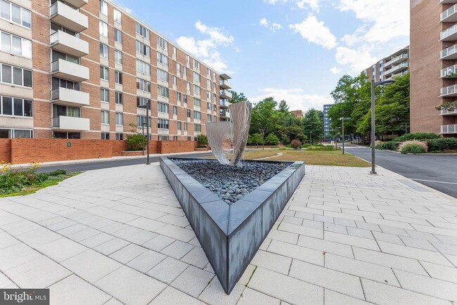 Foto del edificio - 2939 Van Ness St NW