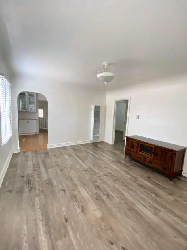 Foto del edificio - 1737 Greenwood Ave