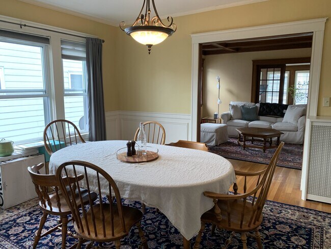 Foto del edificio - 48-50-50 Carver Rd E