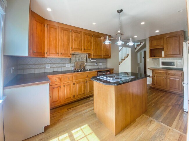 Building Photo - Spacious West End Home With Outdoor Charm!