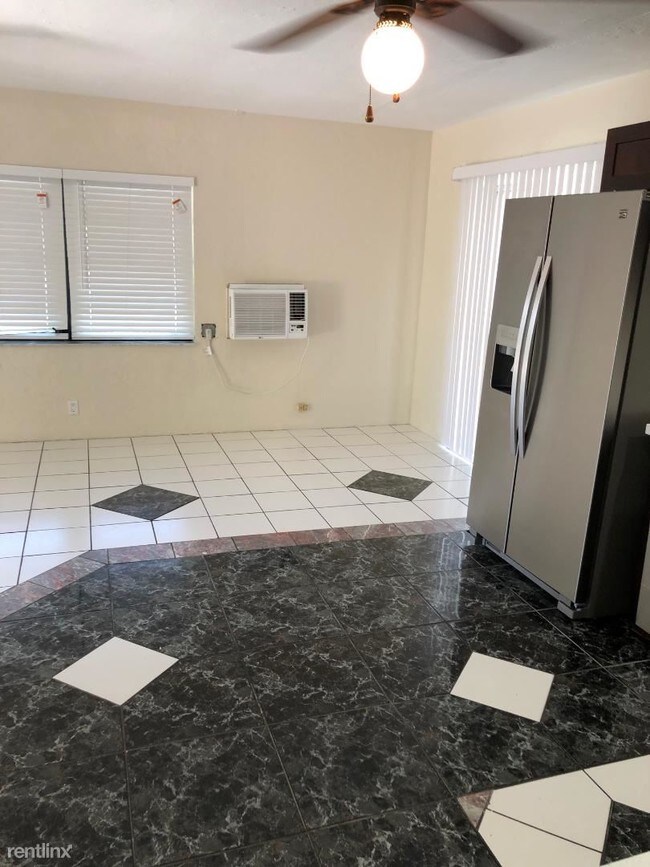 Foto del edificio - 2 br, 2 bath  - 3313 SE 3rd St