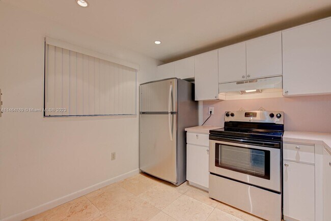 Building Photo - 10835 SW 112th Ave