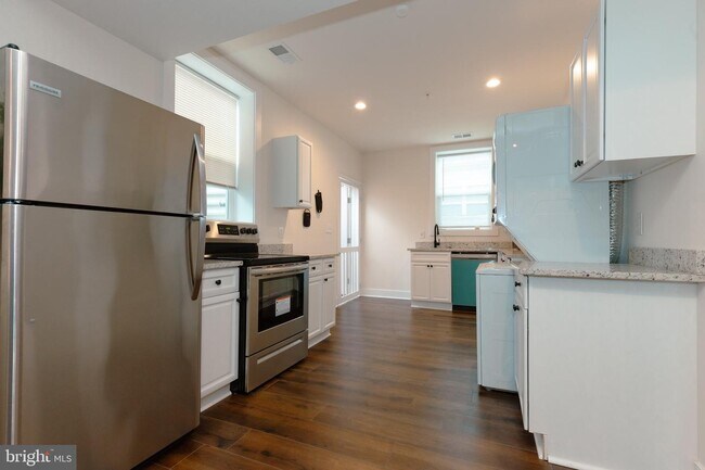 Foto del edificio - 5705 Crestwood Pl