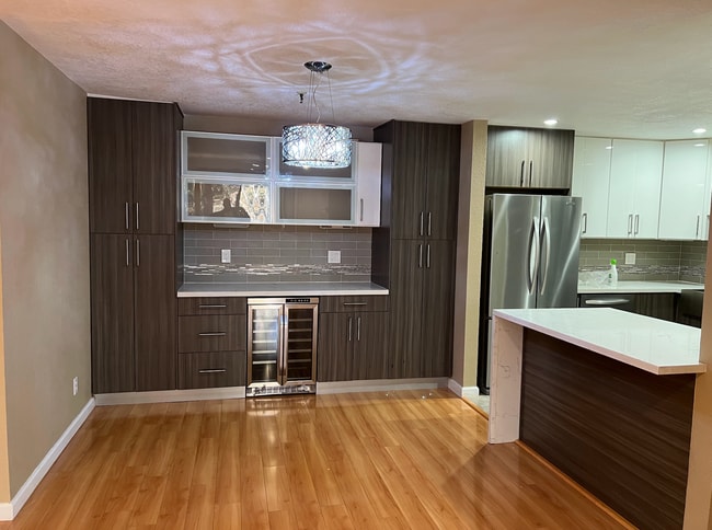 Building Photo - Spacious 3 Bed 2 Bath Condo Located in Desirable Mountain View Location