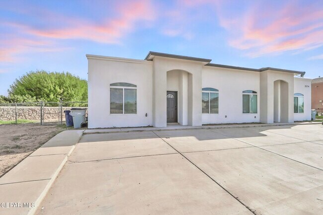 Foto del edificio - 5274 Sean Haggerty Dr