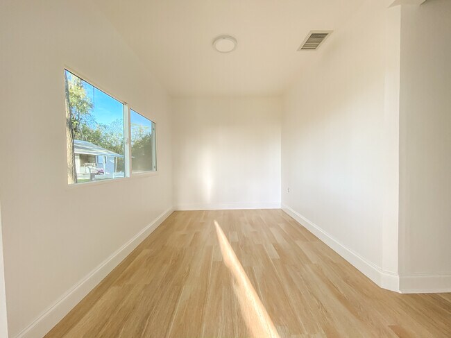 Building Photo - 12850 Florida Av