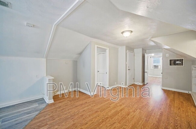 Building Photo - 3841 Chatham Cir