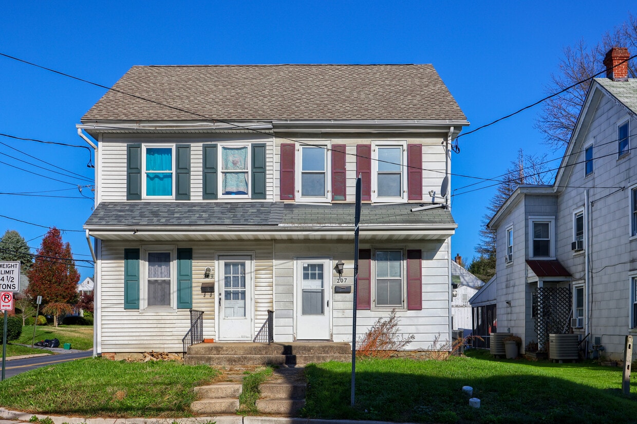 207 W Frederick St, Millersville, PA 17551 Townhome Rentals in