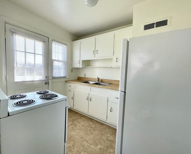 Interior Photo - Latham Park Manor