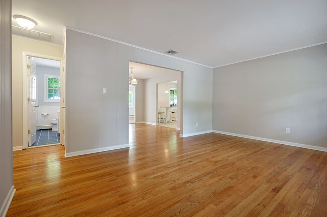 Building Photo - 508 Sunrise Blvd