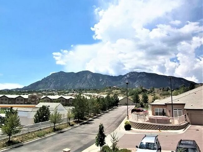 Foto del edificio - 2 Bedroom Condo Minutes to Ft. Carson