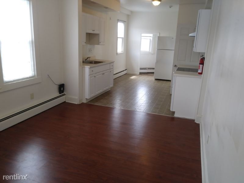 Primary Photo - 1643 Main St