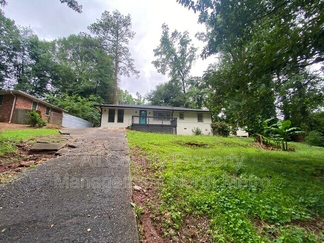 Building Photo - 105 Paris Ln