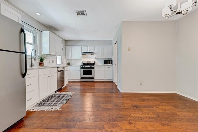 Foto del edificio - 7402 Bucknell Dr