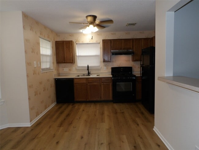 Building Photo - 5917 Red River Dr