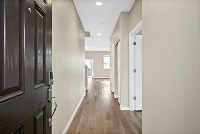 Foto del edificio - Spacious Spanaway Home w/ A/C & 5 Bedrooms...