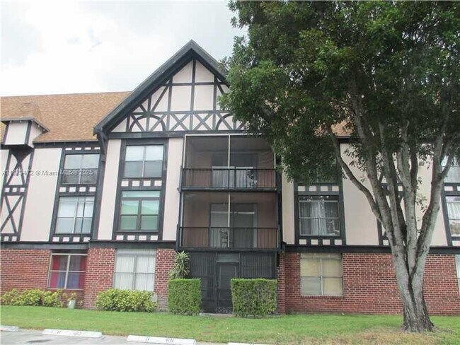 Building Photo - 3730 Inverrary Dr