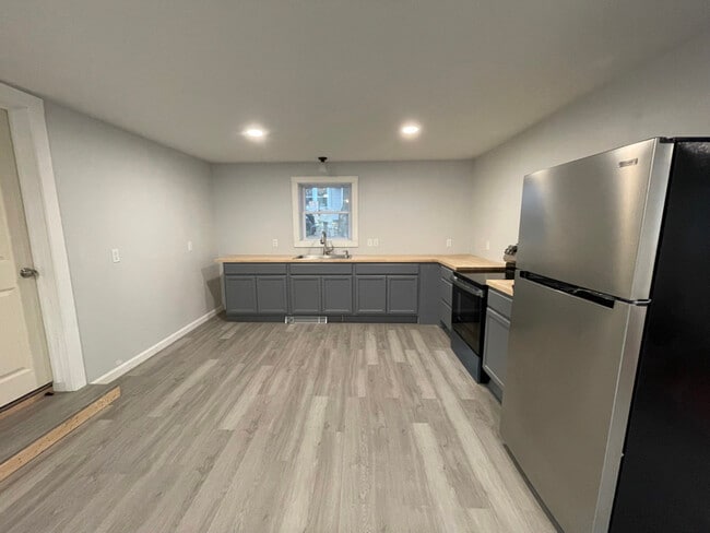 Building Photo - 25 High St