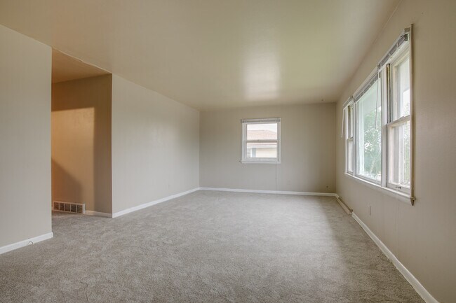 Building Photo - 4610 38th Ave, Kenosha