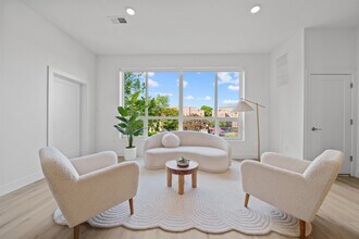 Building Photo - 17 Ave E Building Photo - 17 Ave E