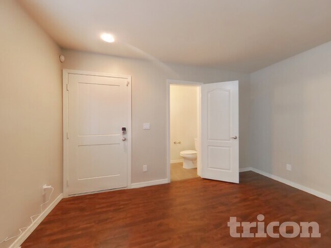 Foto del edificio - 3446 E Avalon Dr