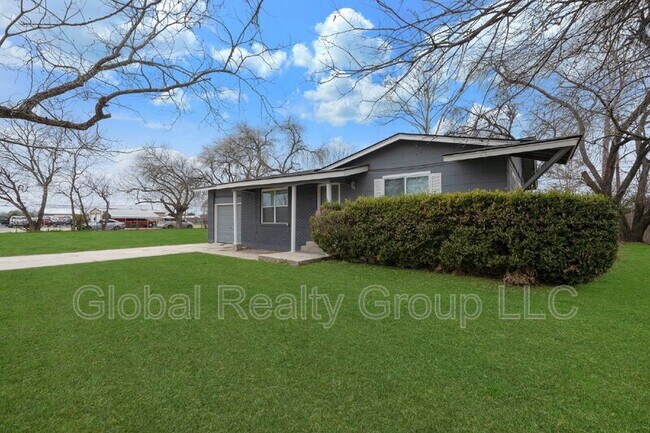 Building Photo - 505 Oasis St