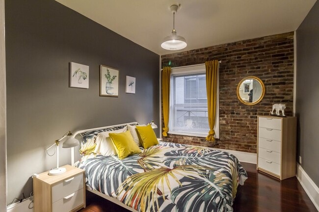 Interior Photo - Goldie