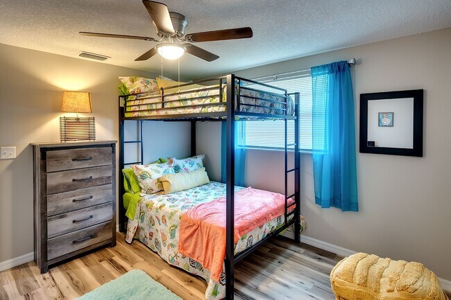 Foto del edificio - MAVEs VACA 6434-6436 5th St W. Bradenton 34207