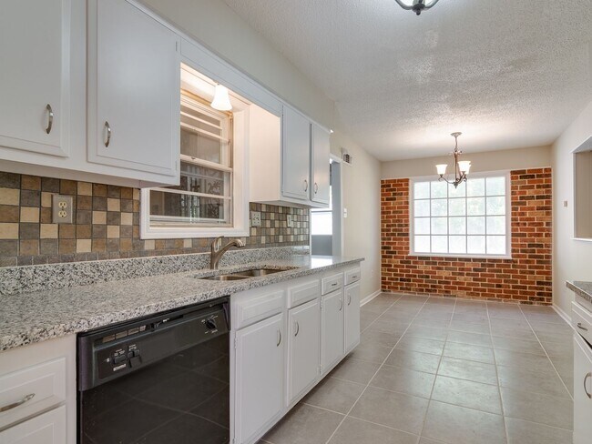 Building Photo - Perfectly renovated 3BR/2B available for rent!