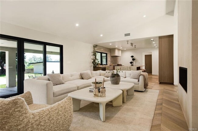 Foto del edificio - 10742 Walnut Dr