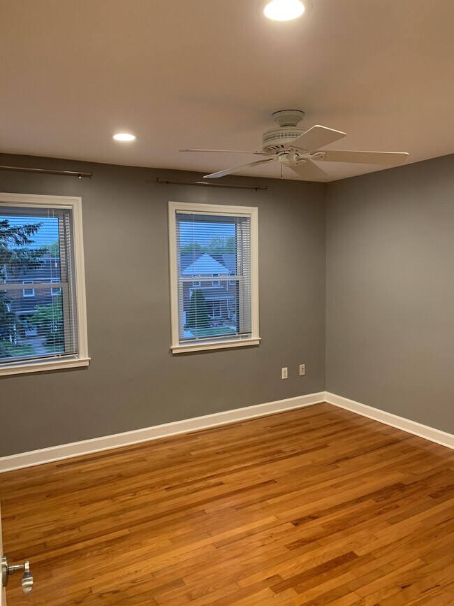 Foto del edificio - 8319 Hillendale Rd