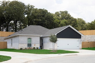 Building Photo - 144 Willowbend Loop