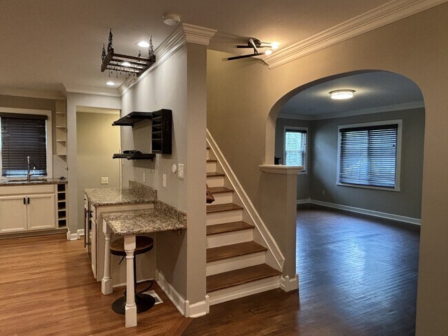 Photo - 1024 Kessler House