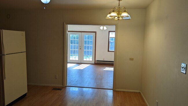 Building Photo - 810 Maplepark Dr