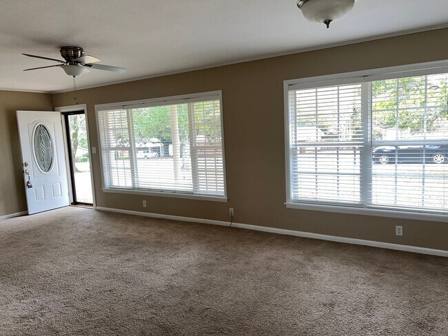 Building Photo - 101 Willow Dr