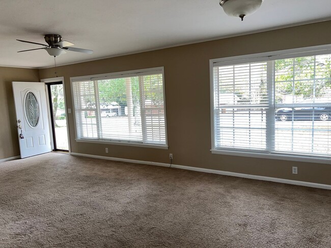 Building Photo - Available NOW- 101 Willow Drive