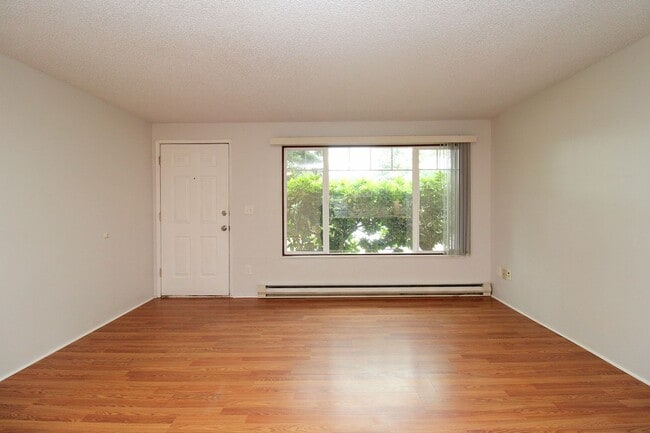Building Photo - 5704 SW Beaverton Hillsdale Hwy