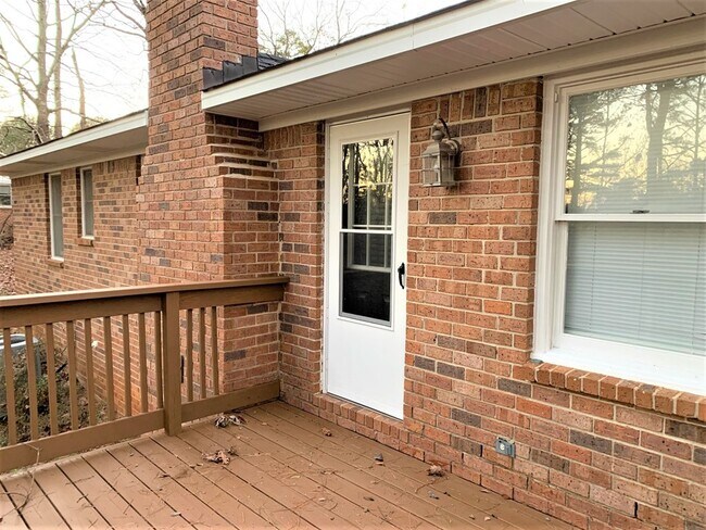 Building Photo - 8100 Meeting House Rd