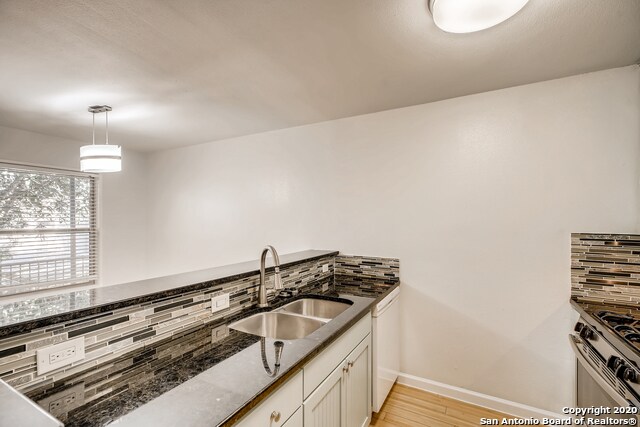 Building Photo - 102 Vassar Ln