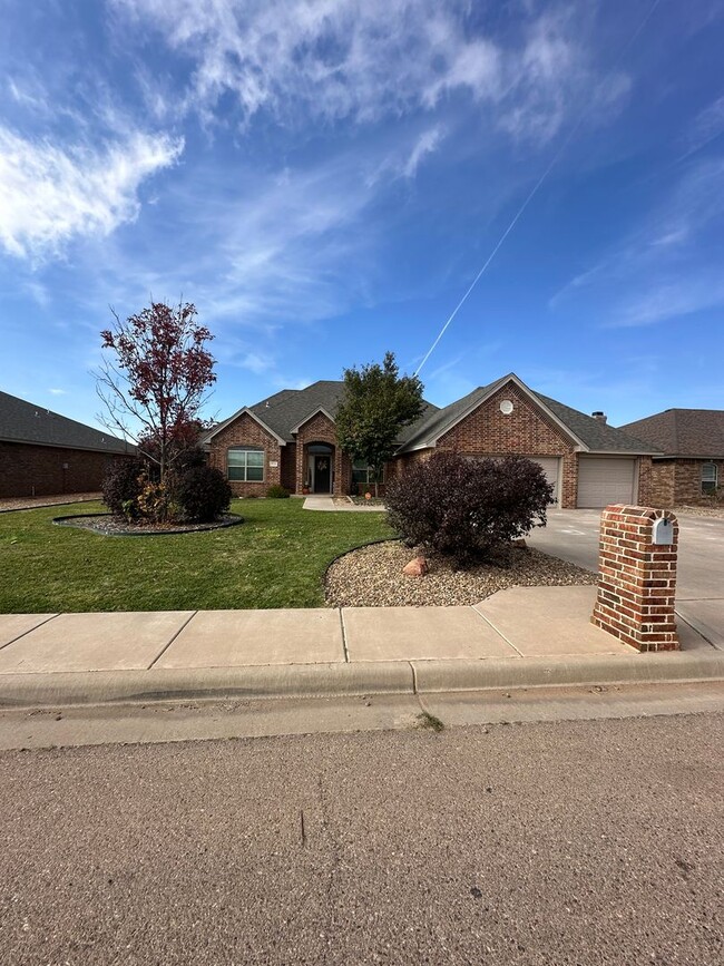 Building Photo - Stunning 4 Bed Home! 3 Car garage ! Mesa S...