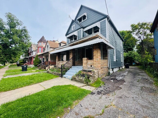Building Photo - 10630 Kimberly Ave