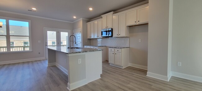 Foto del edificio - 1 Bed 1 Bathroom, New Townhouse, 3rd floor