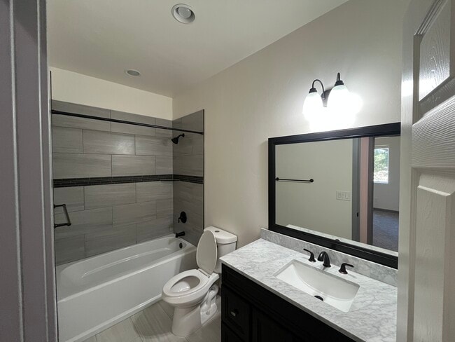 Building Photo - 004