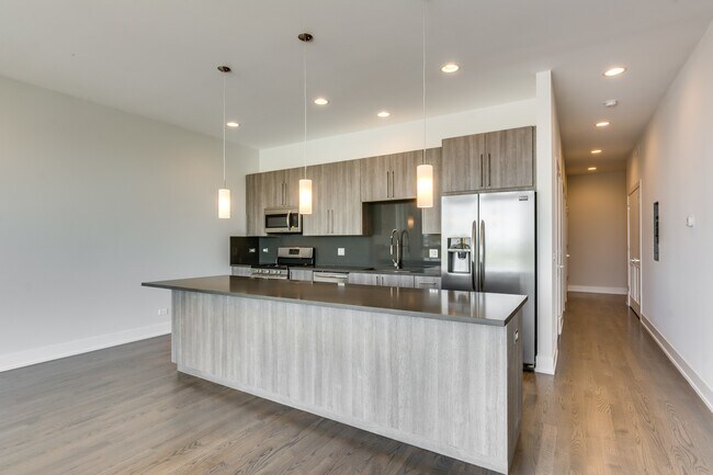 Foto del edificio - 2351 N Seeley Ave