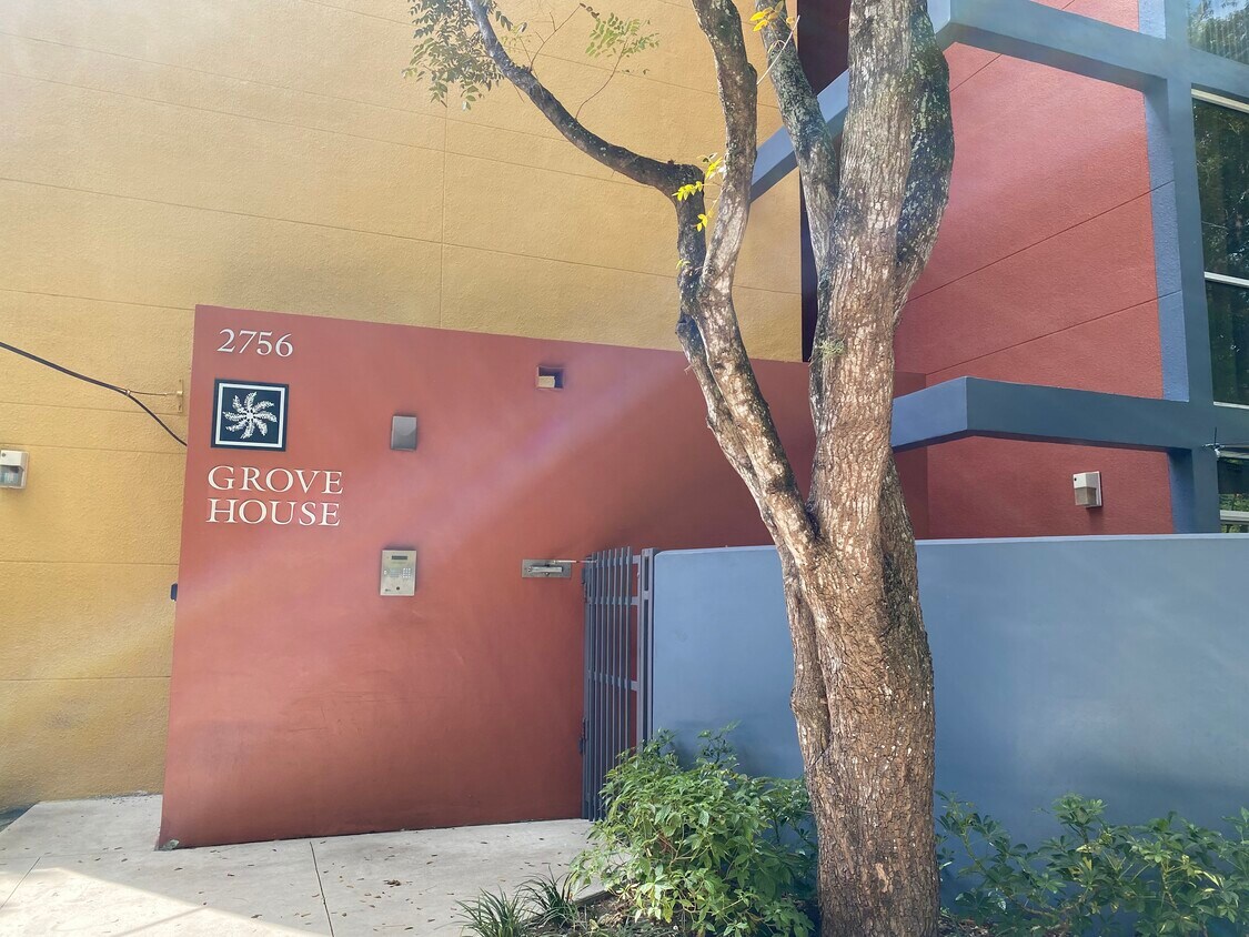 Primary Photo - 2756 Day Ave