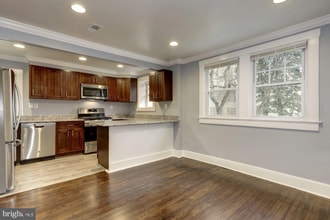 Building Photo - 811 Thayer Ave