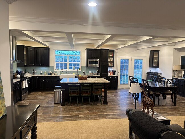 Foto del edificio - 519 Fishers Mill Rd