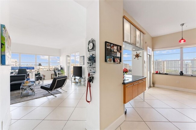 Building Photo - 18081 Biscayne Blvd